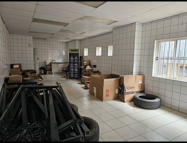 1,032M² WAREHOUSE TO LET IN NORTH RIDING